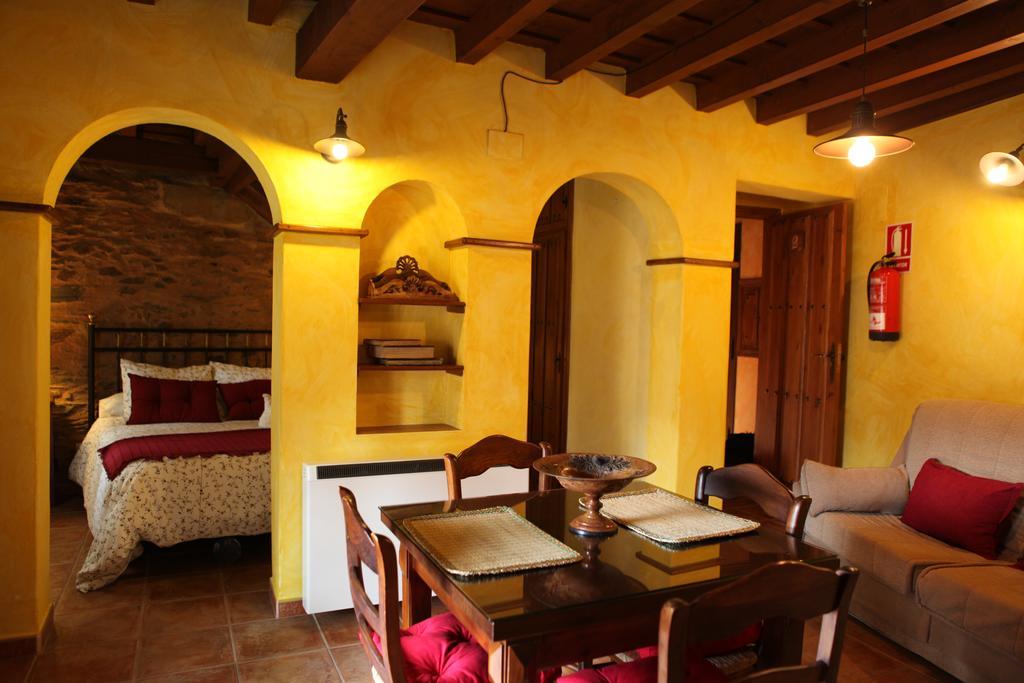 Apartamentos Rurales La Solana Robledillo De Gata Eksteriør bilde